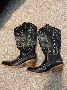 Black Western Cowgirl Boots with White Stitching